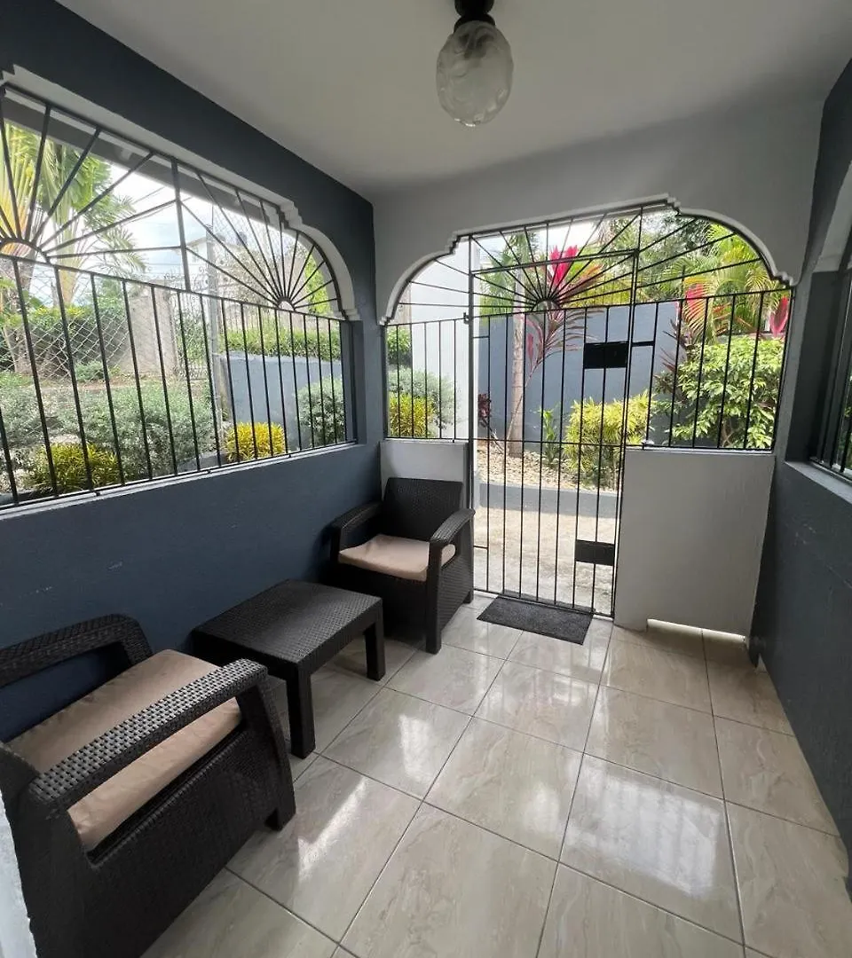Paradies Apartments 1 مونتيغو باي 0*,