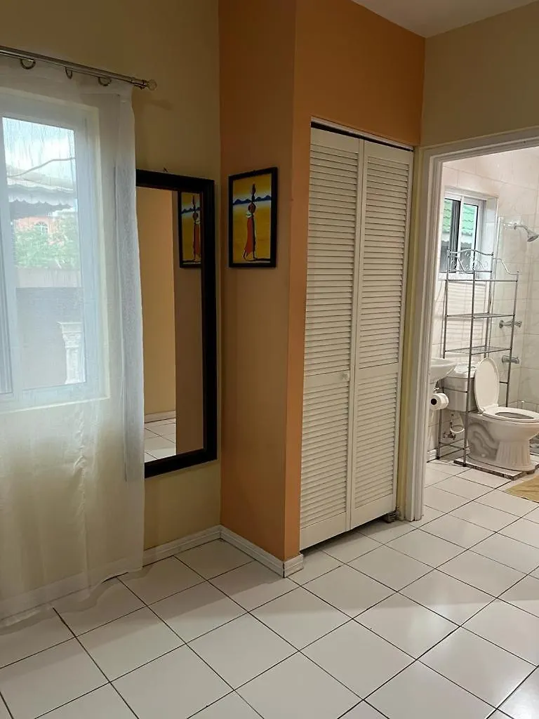 Paradies Apartments 1 مونتيغو باي