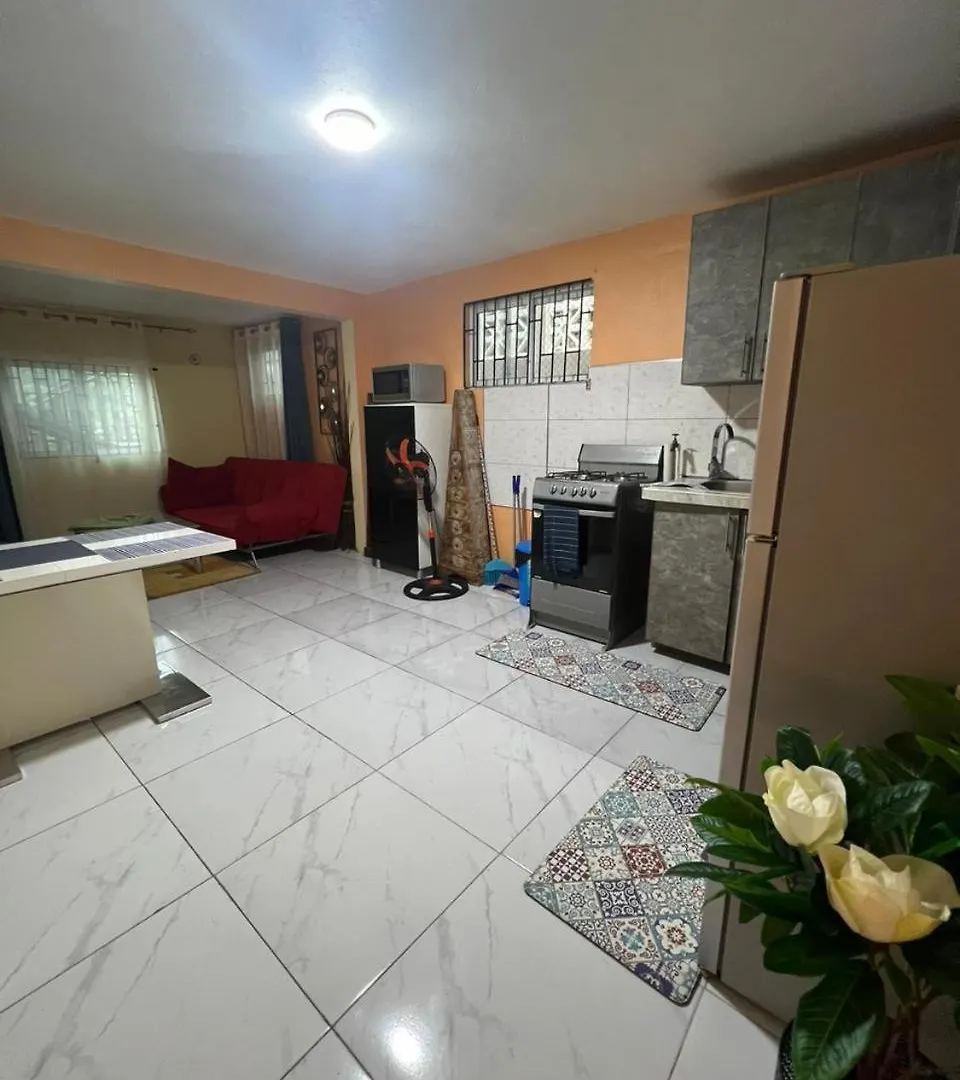 Paradies Apartments 1 مونتيغو باي 0*,