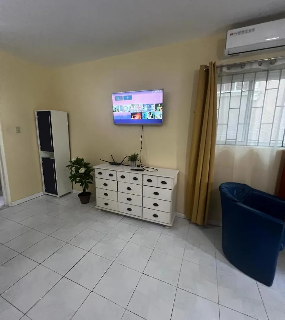 Paradies Apartments 1 مونتيغو باي