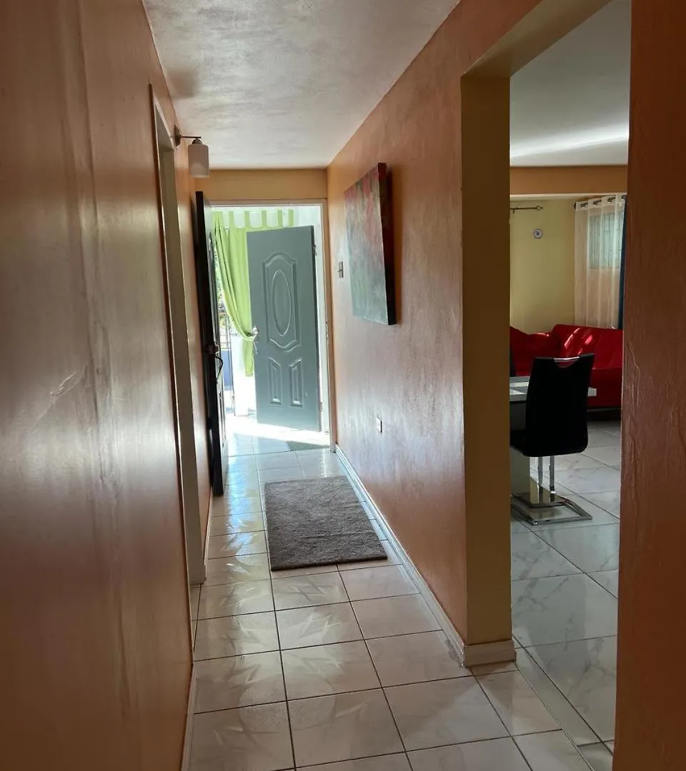 Paradies Apartments 1 مونتيغو باي