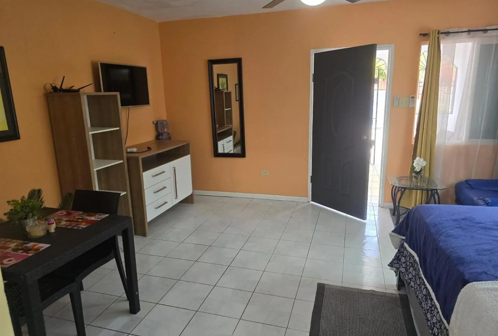 Paradies Apartments 1 مونتيغو باي
