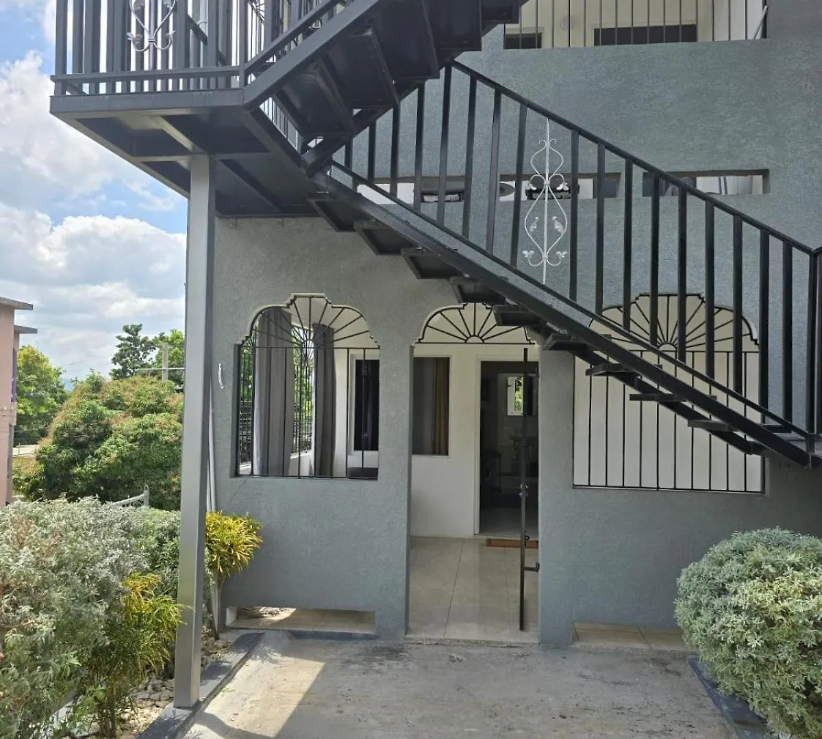 Paradies Apartments 1 مونتيغو باي